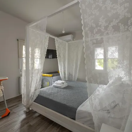 Evanthia Large Garden & Mountain View *